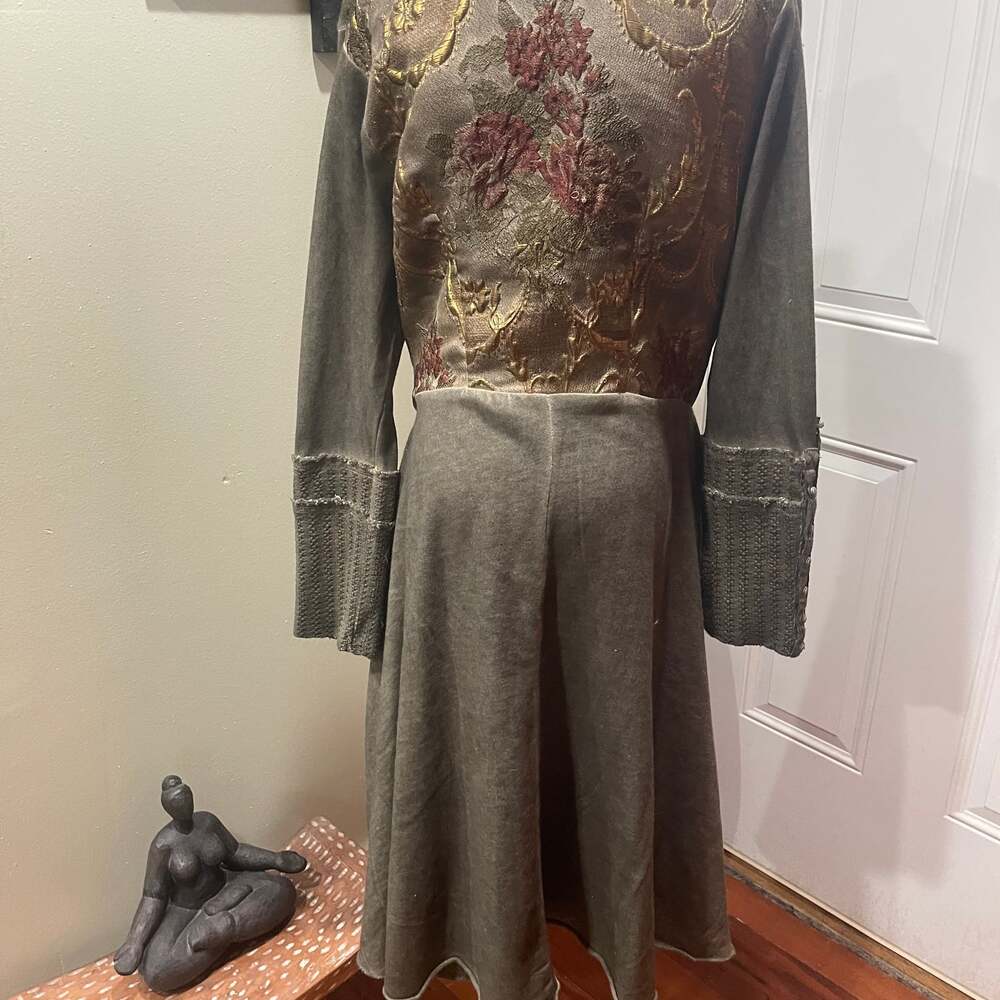 Aratta Silent Journey The Heart Of Autumn Velvet Floral Embroidered Duster Coat - Picture 2 of 3